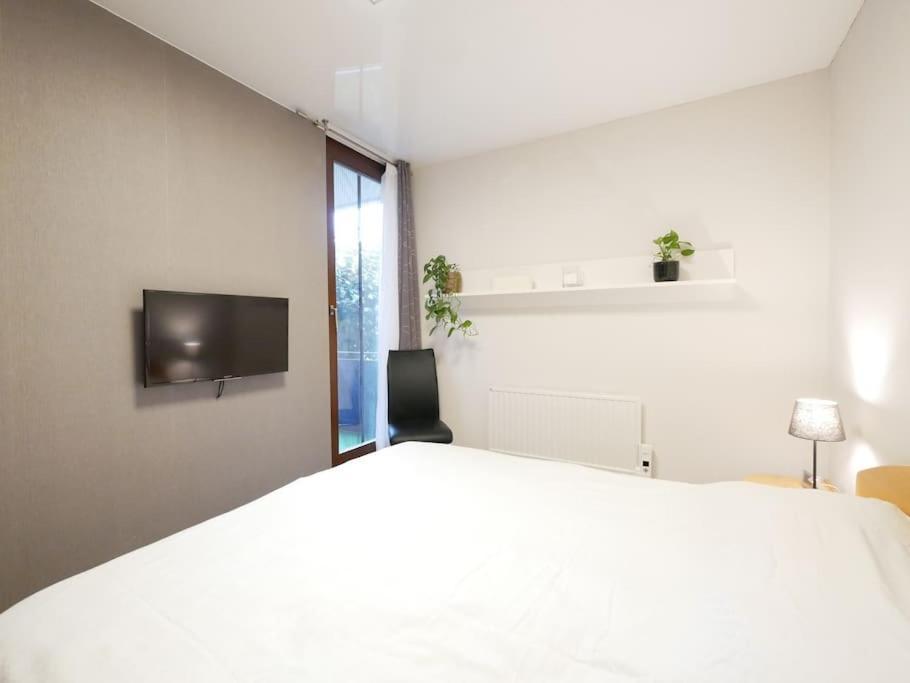 61 M2 Erdgeschosswohnung Mit Eigenem Parkplatz Vorm Haus Apartment
