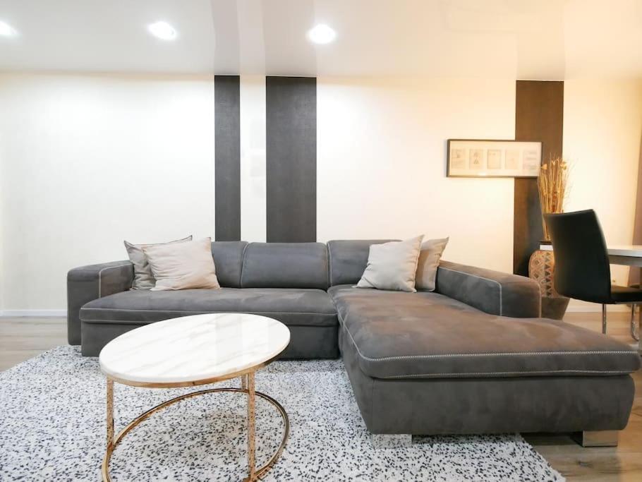 61 M2 Erdgeschosswohnung Mit Eigenem Parkplatz Vorm Haus Apartment